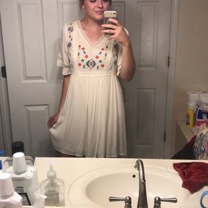 Embroidered, peasant dress 💛🌱✨